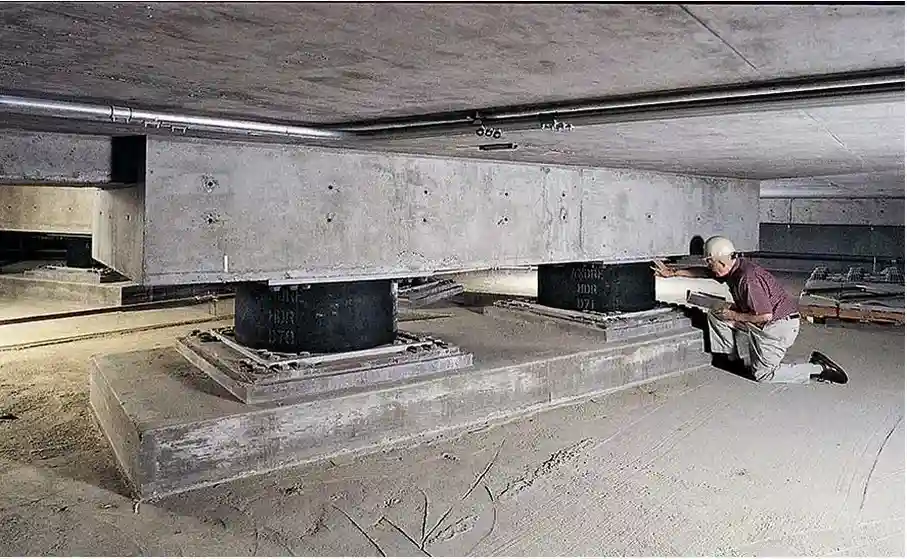 Diseño de Aislación Sísmica de Base en Arica: Protección Ante Sismos Chilenos